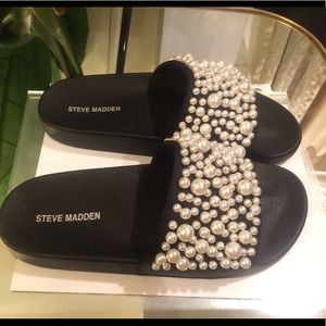 Steve Madden Black pearl designed slip ons
